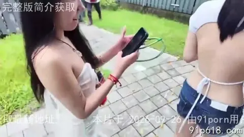Public bạn gái ở công viên vừa sướng và sợ bị quay lén