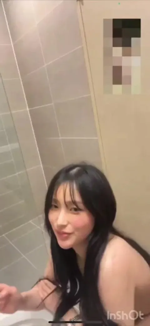 Video call nhìn nhỏ em họ tắm nứng quá trời